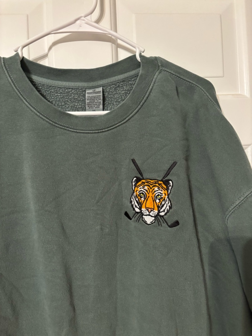 Men's Green Embroidered Tiger Crewneck Sweatshirt